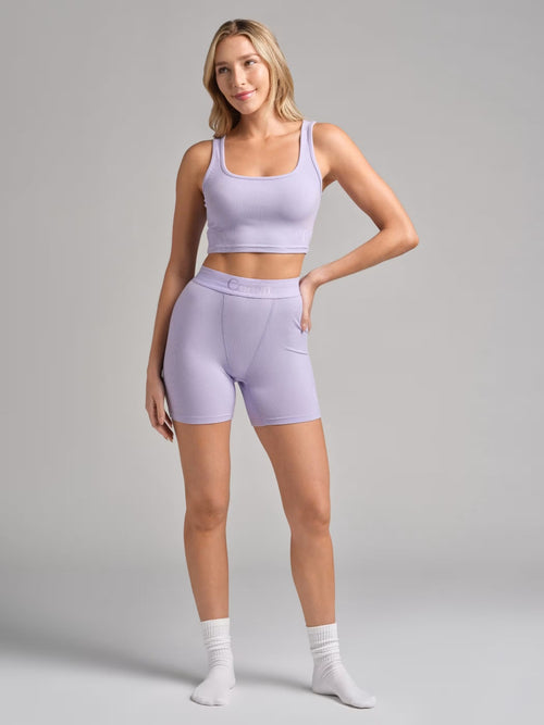 Conjunto de top y shorts de ribete lila